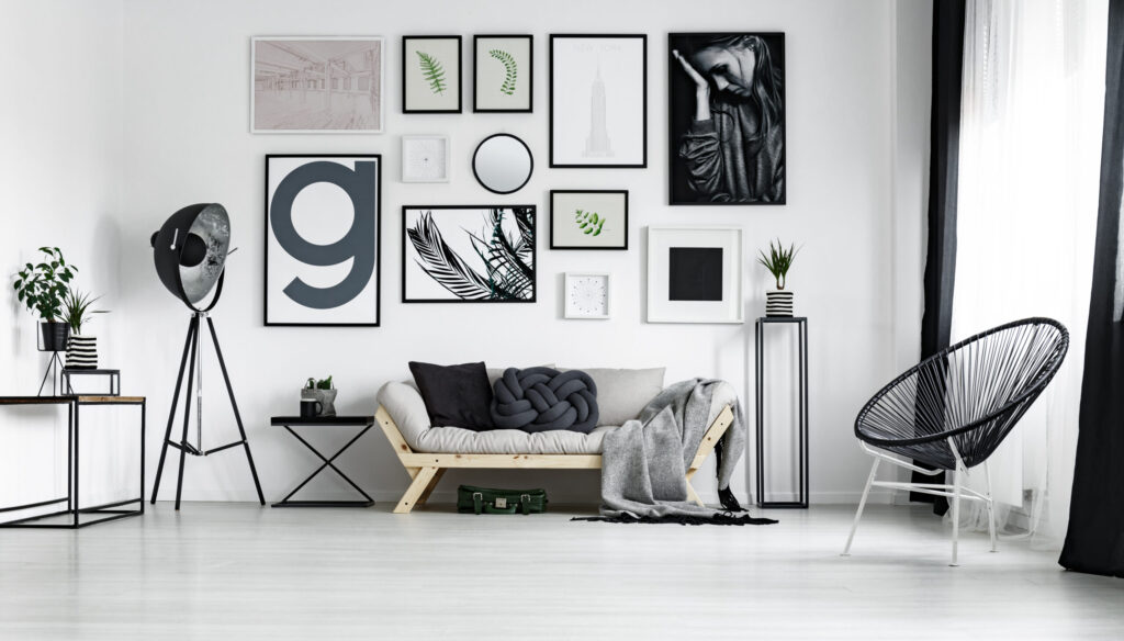 Decorazioni da parete con disposizione “salon”